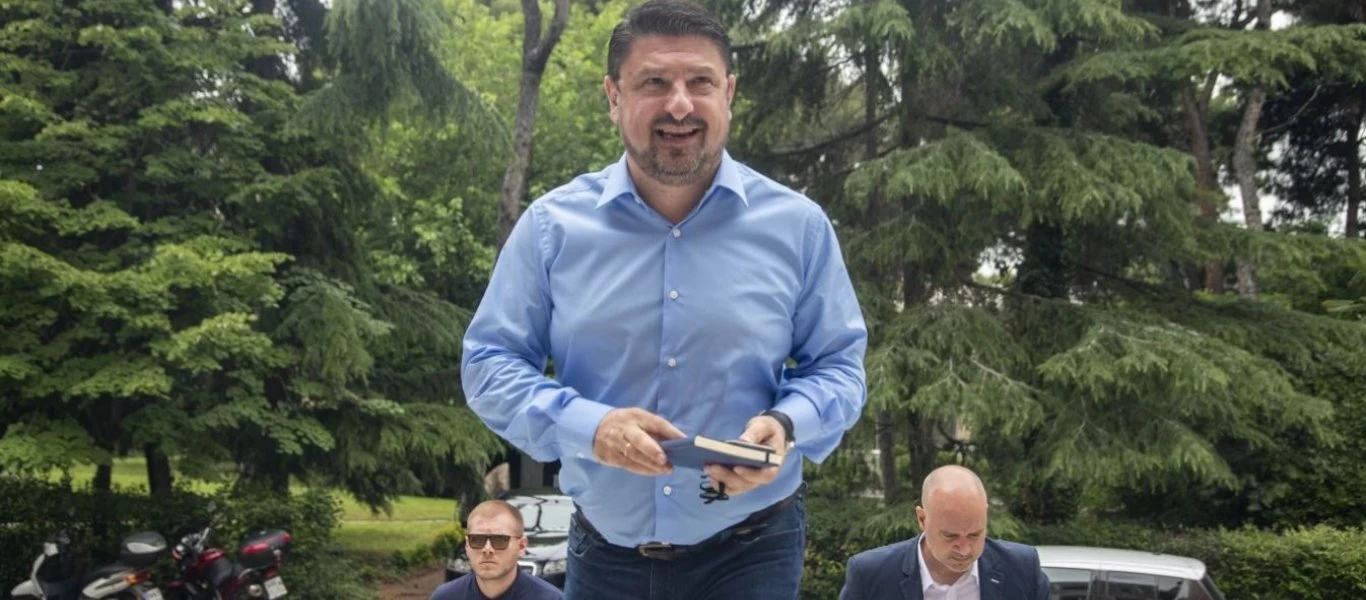 Η ανάρτηση του Ν.Χαρδαλιά με σκίτσο του Αρκά - «Δεν πρέπει να μας πείσουν - Ο ιός είναι εδώ» (φώτο)